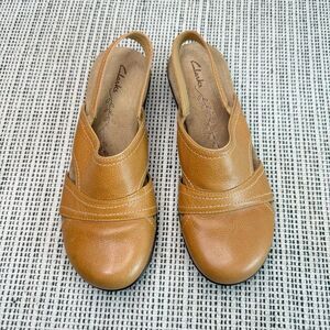 CLARKS TAN LEATHER SHOES Slingback STYLE SANDALS SZ 7M SOFT CUSHIONS